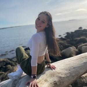 Meet your Posher, Olivia